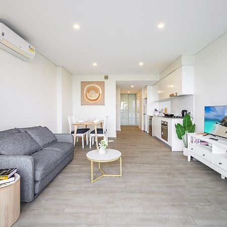 Liverpool Adorable 2Br Apt With Free Parking Warwick Farm Luaran gambar