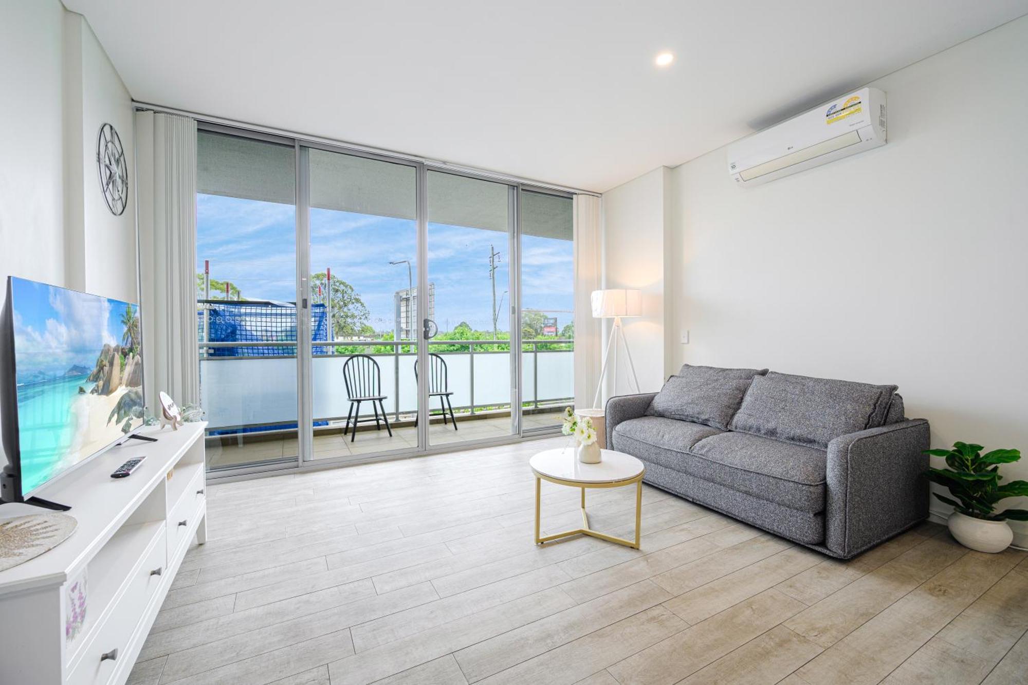 Liverpool Adorable 2Br Apt With Free Parking Warwick Farm Luaran gambar