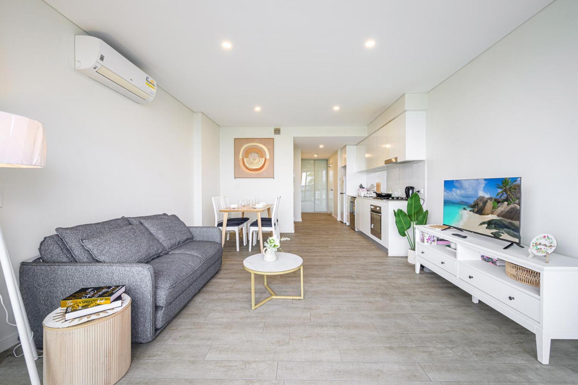 Liverpool Adorable 2Br Apt With Free Parking Warwick Farm Luaran gambar