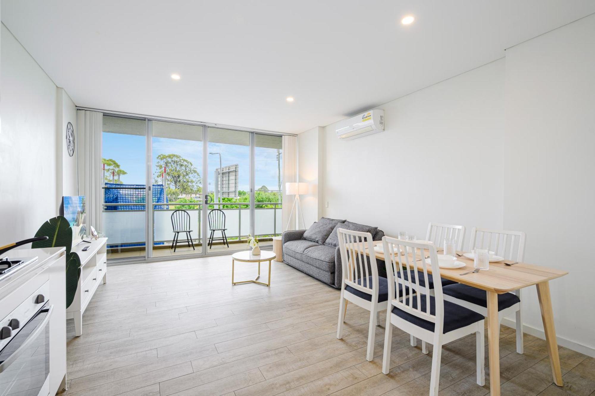 Liverpool Adorable 2Br Apt With Free Parking Warwick Farm Luaran gambar