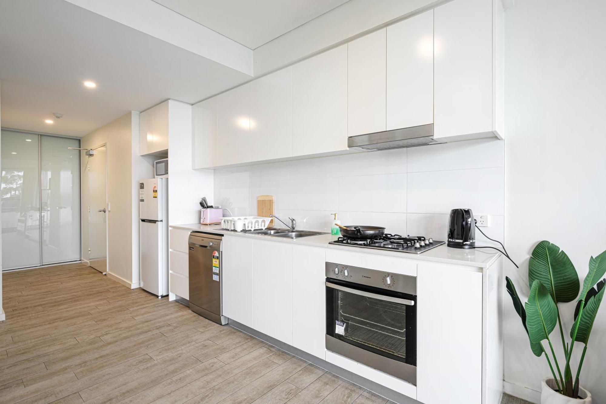Liverpool Adorable 2Br Apt With Free Parking Warwick Farm Luaran gambar