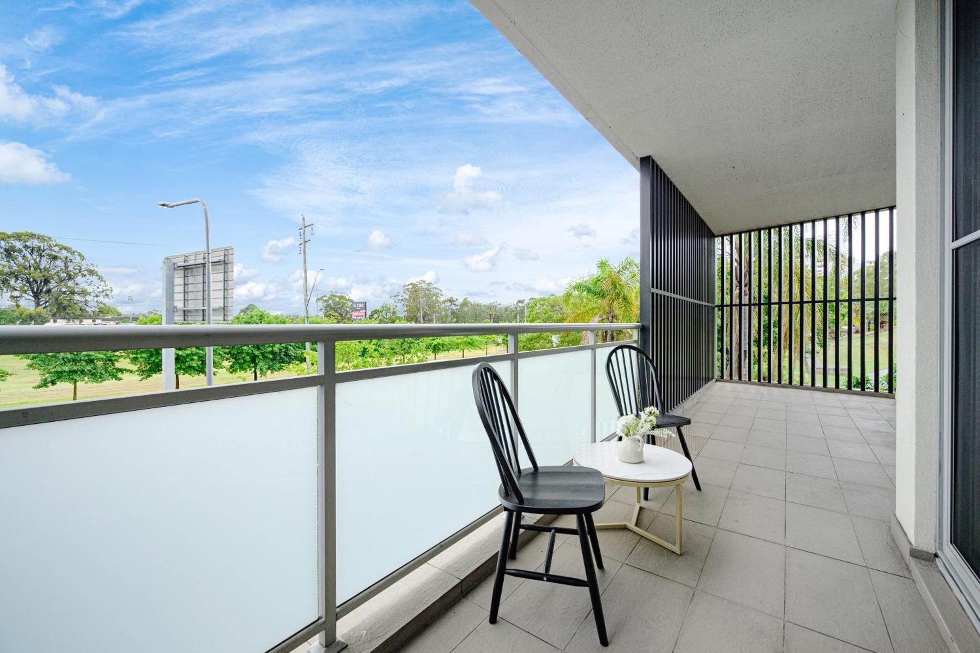 Liverpool Adorable 2Br Apt With Free Parking Warwick Farm Luaran gambar